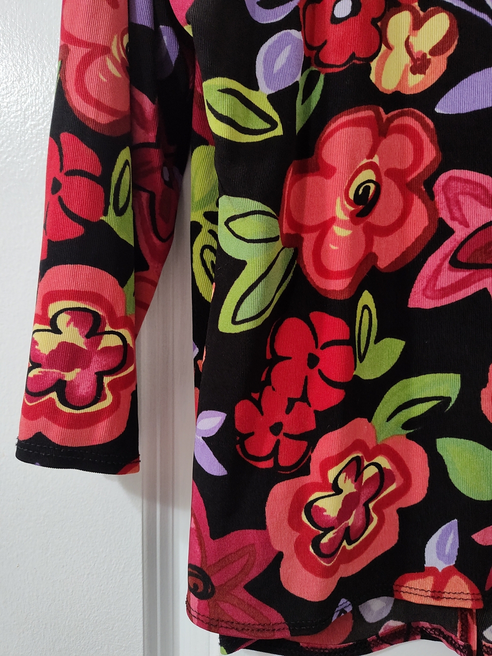 Choices Black Floral V-Neck Tunic with Decorative Brooch Built-in Camisole Vtg - Picture 12 of 14